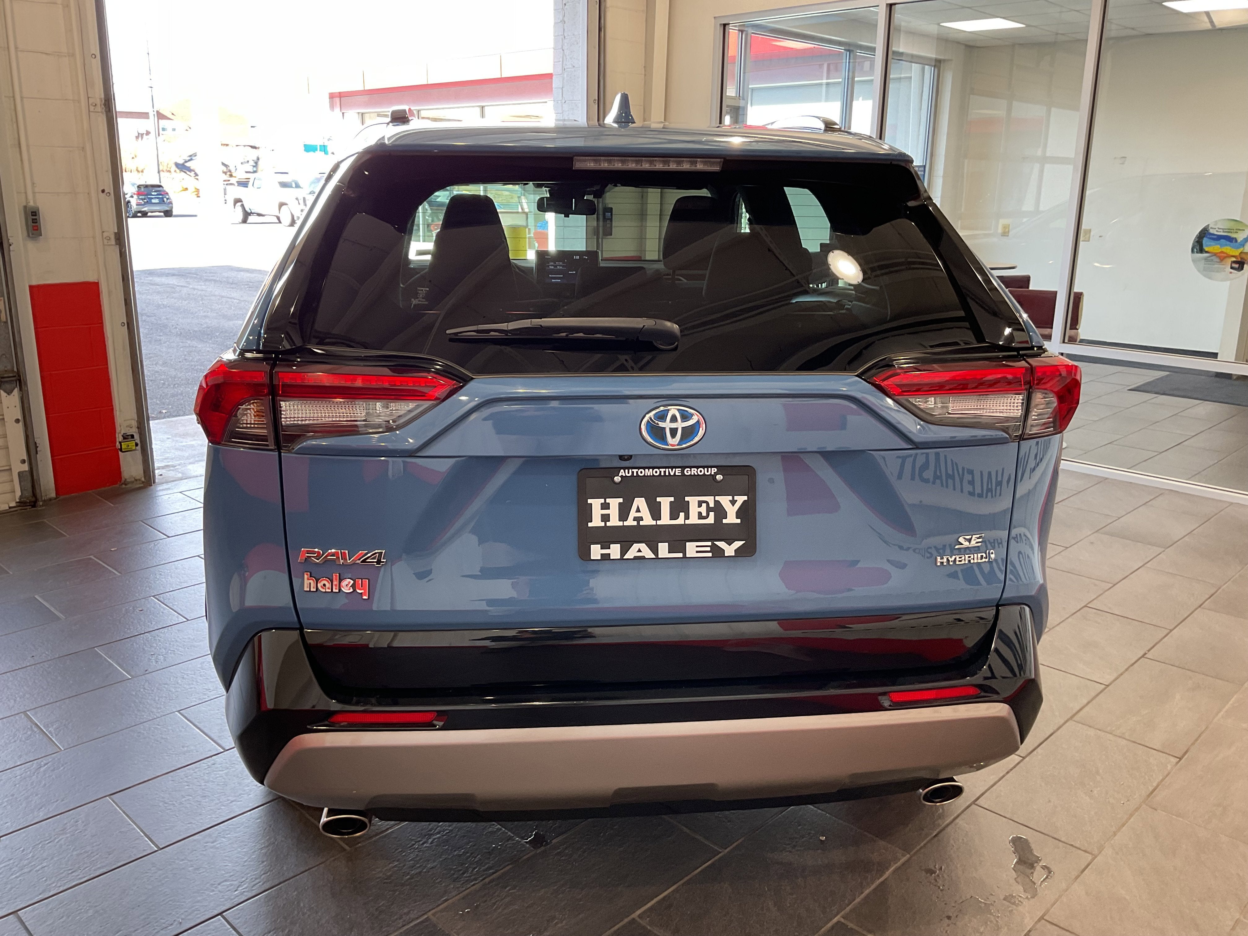 2022 Toyota RAV4 Hybrid SE
