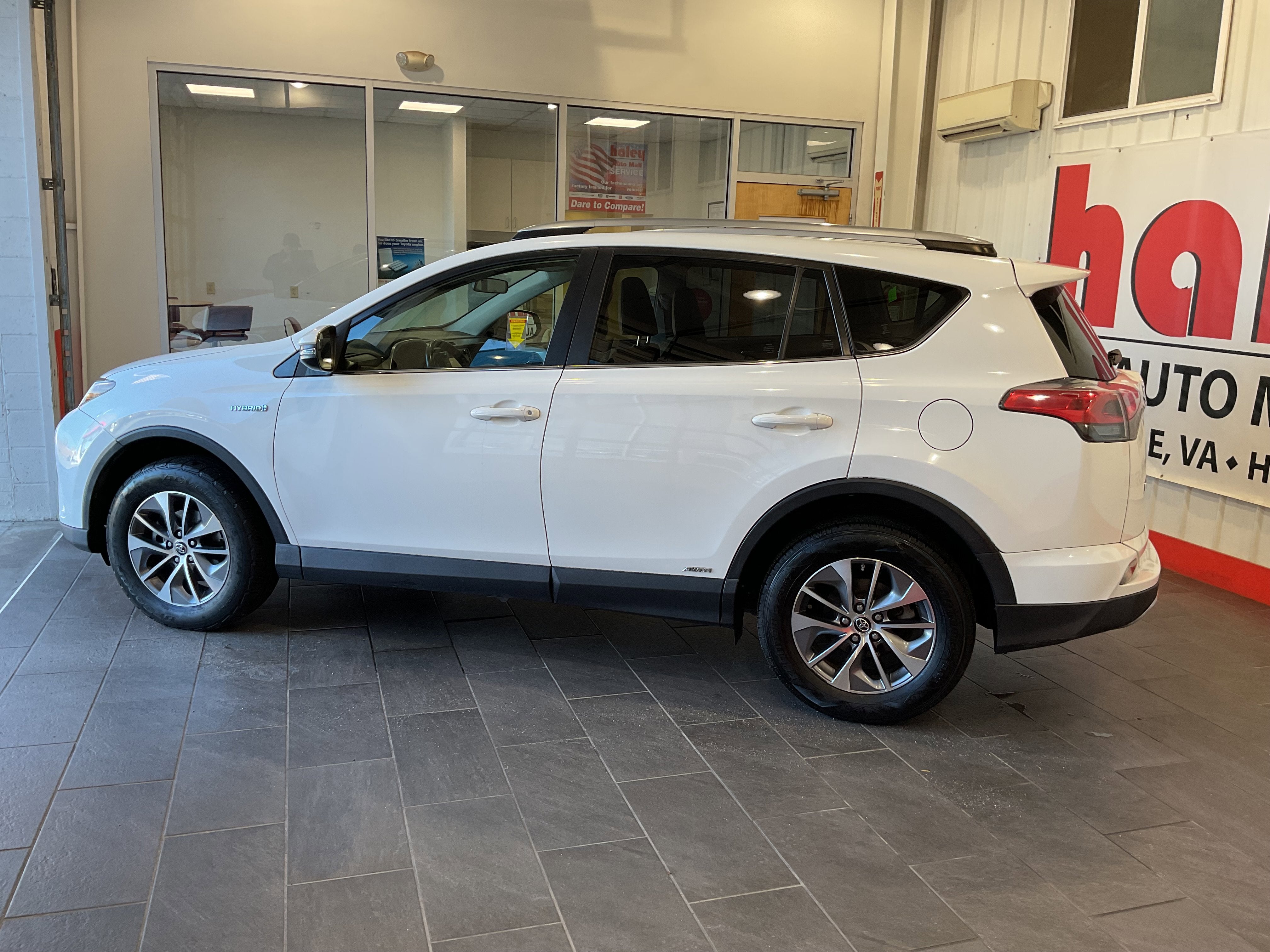 2018 Toyota RAV4 Hybrid XLE