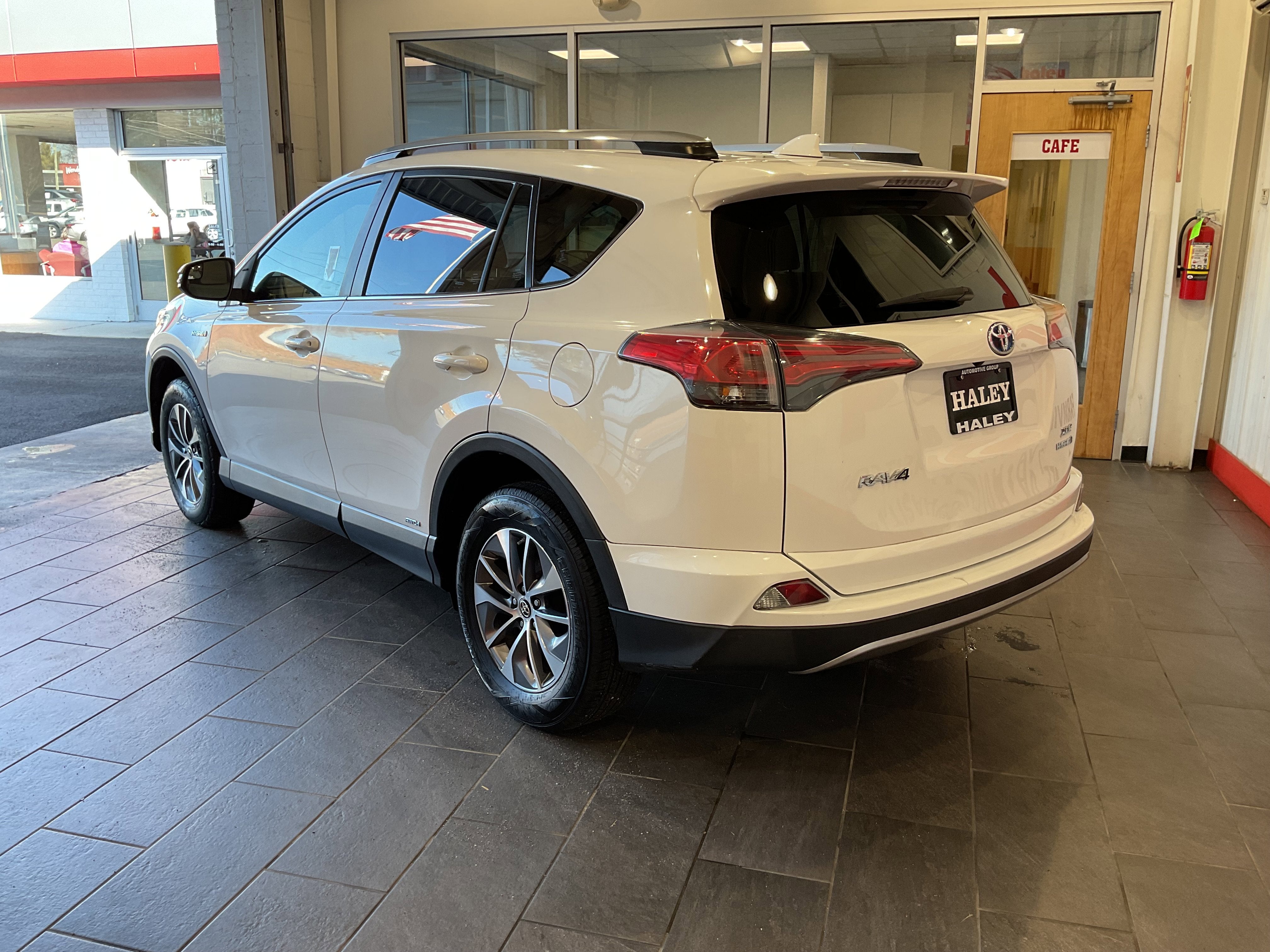 2018 Toyota RAV4 Hybrid XLE