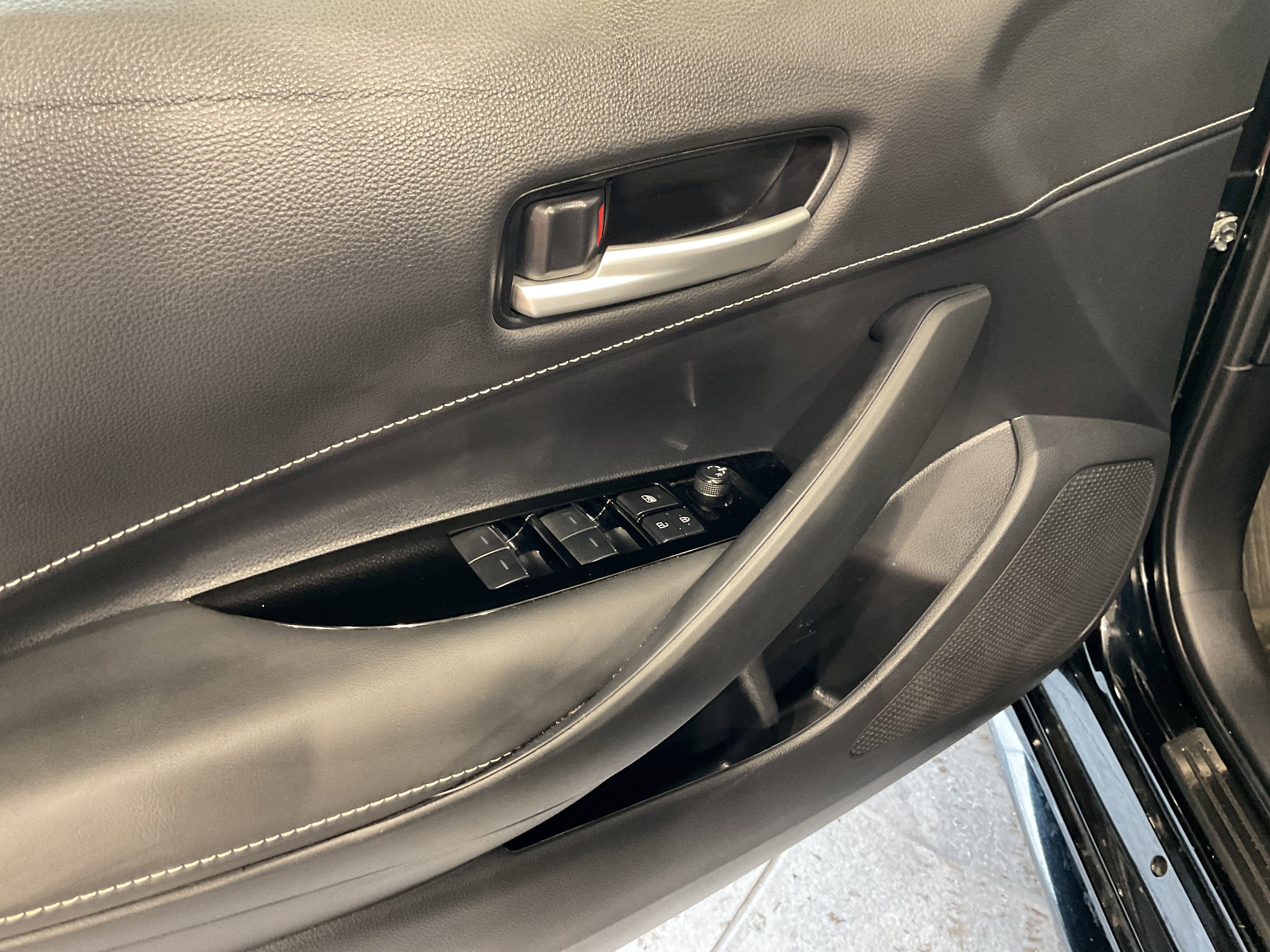 2024 Toyota Corolla Hatchback SE