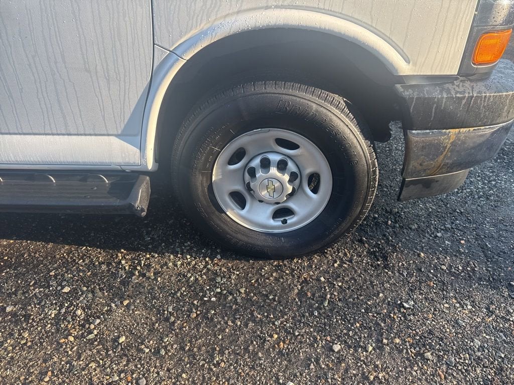 2023 Chevrolet Express Passenger LT