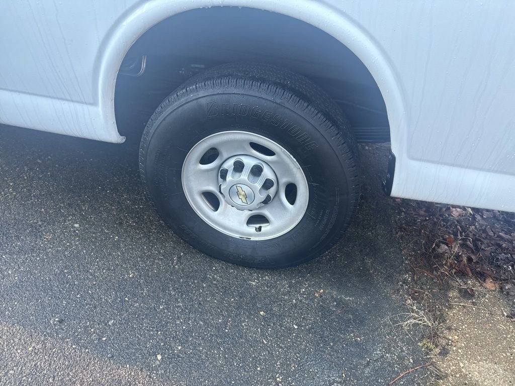 2023 Chevrolet Express Passenger LT