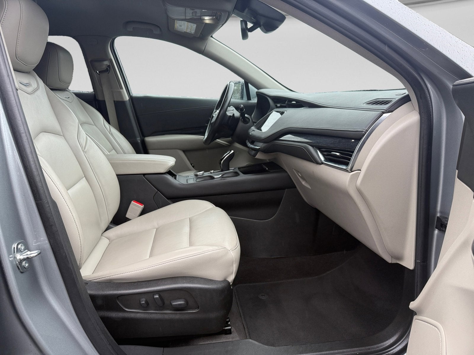 2023 Cadillac XT4 FWD Premium Luxury