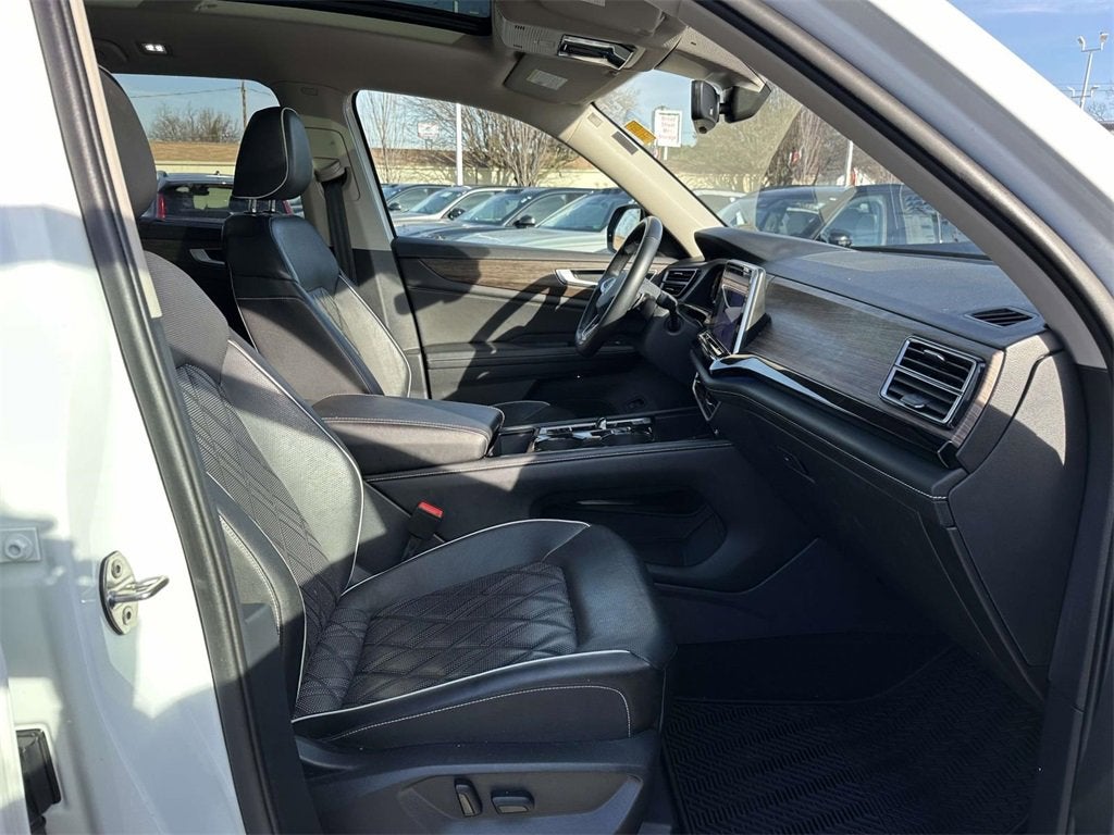 2024 Volkswagen Atlas 2.0T SEL Premium R-Line