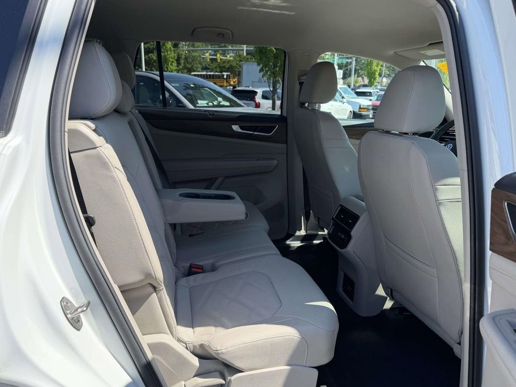 2025 Volkswagen Atlas 2.0T SE w/Technology