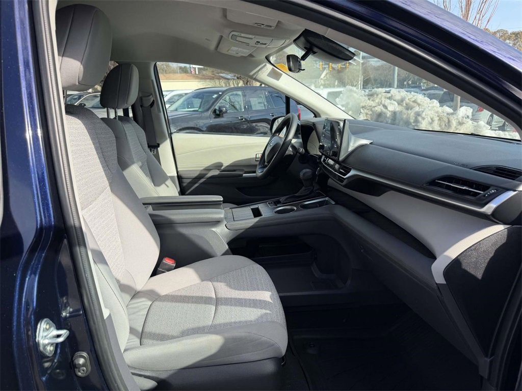 2023 Toyota Sienna LE