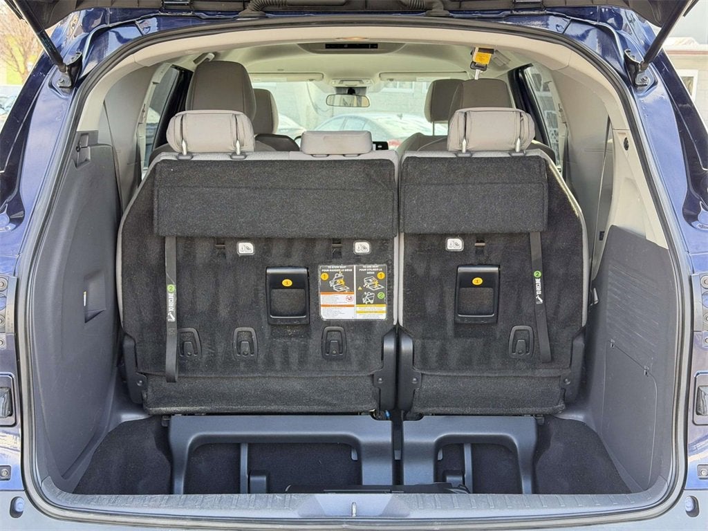 2023 Toyota Sienna LE