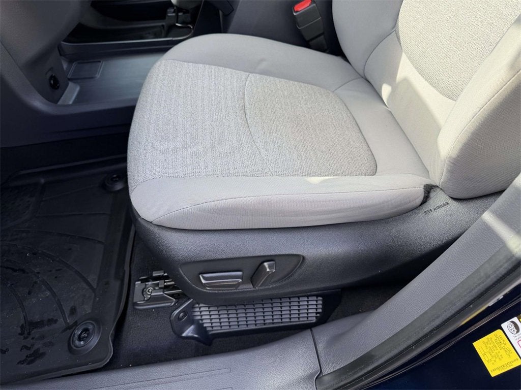 2023 Toyota Sienna LE