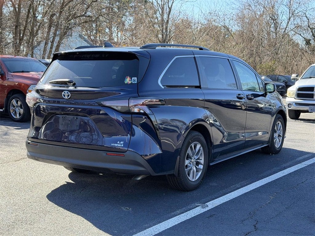 2023 Toyota Sienna LE