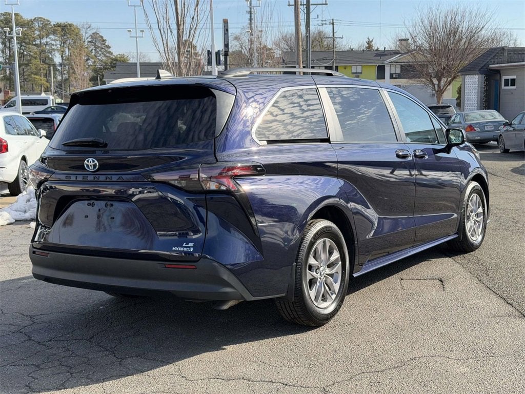 2023 Toyota Sienna LE
