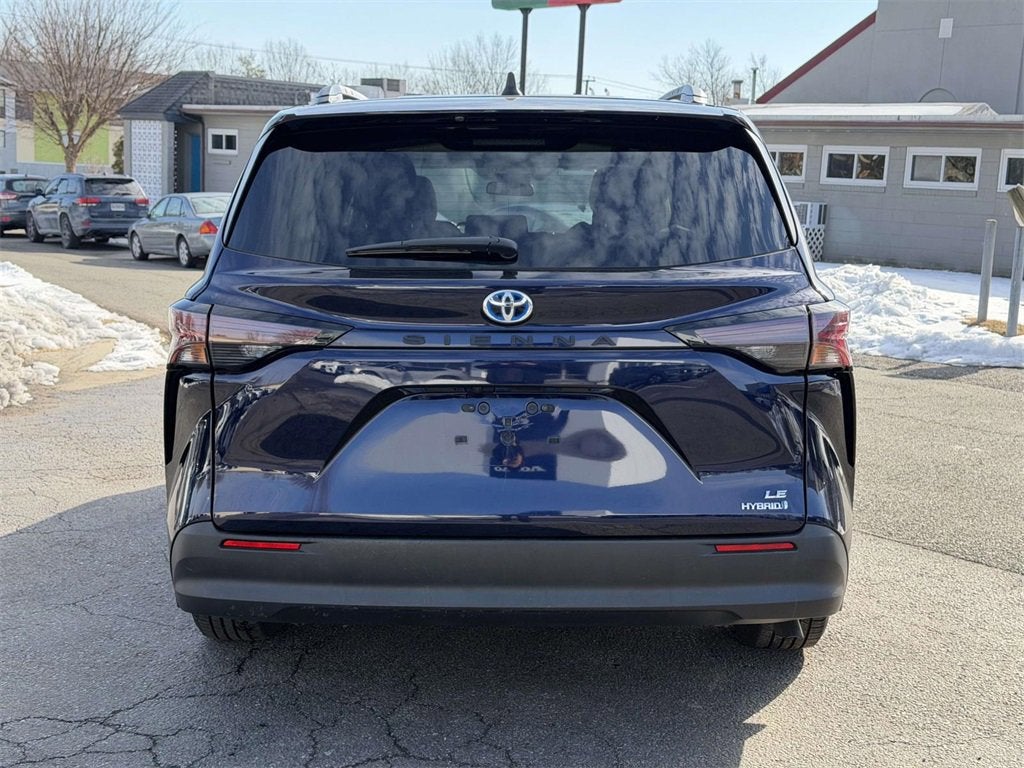 2023 Toyota Sienna LE