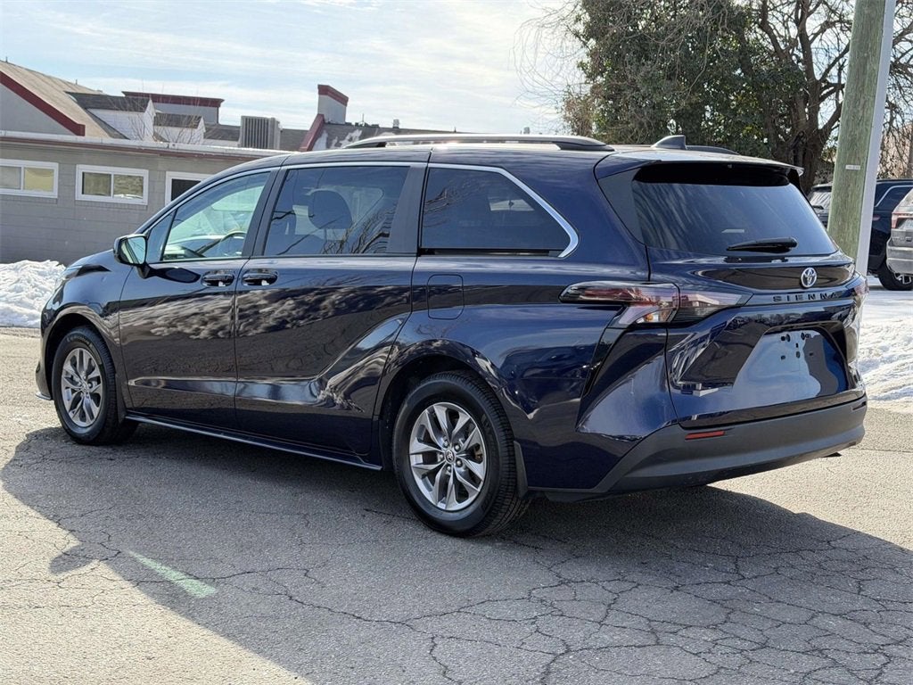 2023 Toyota Sienna LE