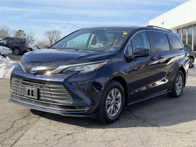 2023 Toyota Sienna LE
