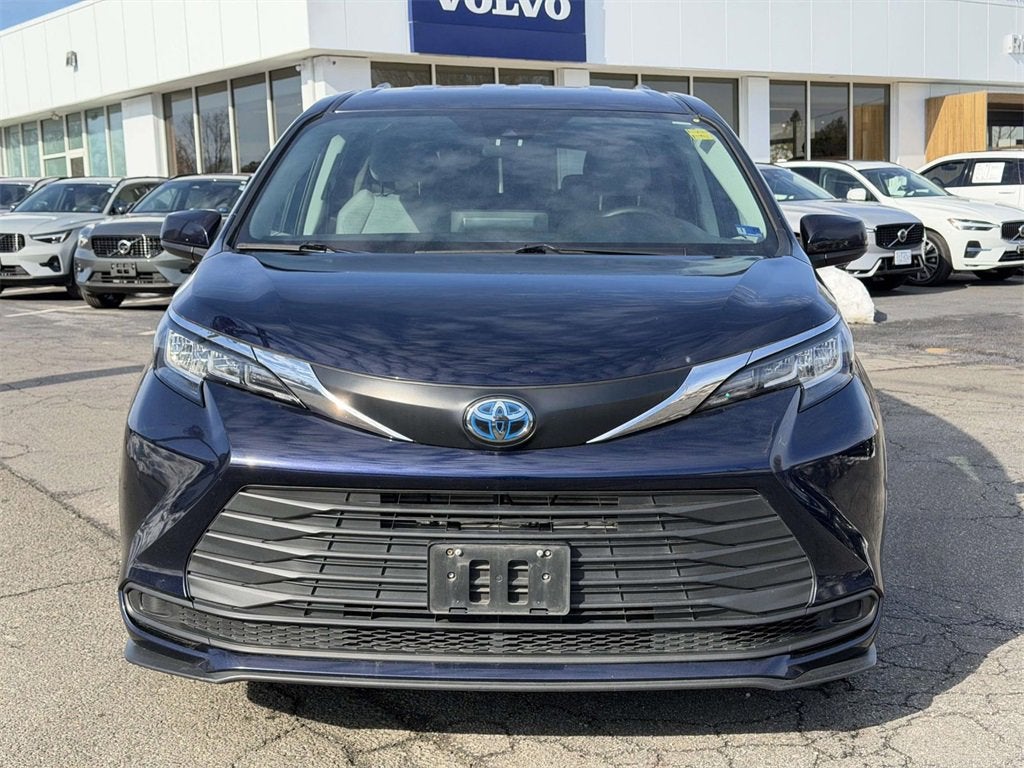 2023 Toyota Sienna LE