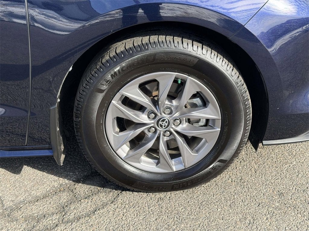 2023 Toyota Sienna LE