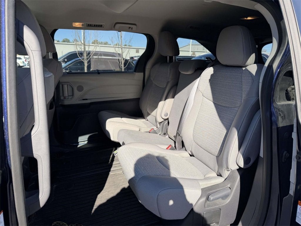 2023 Toyota Sienna LE