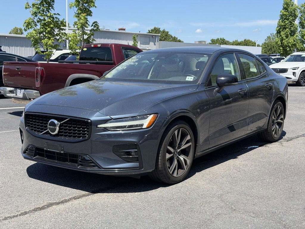 2023 Volvo S60 B5 Core Dark Theme