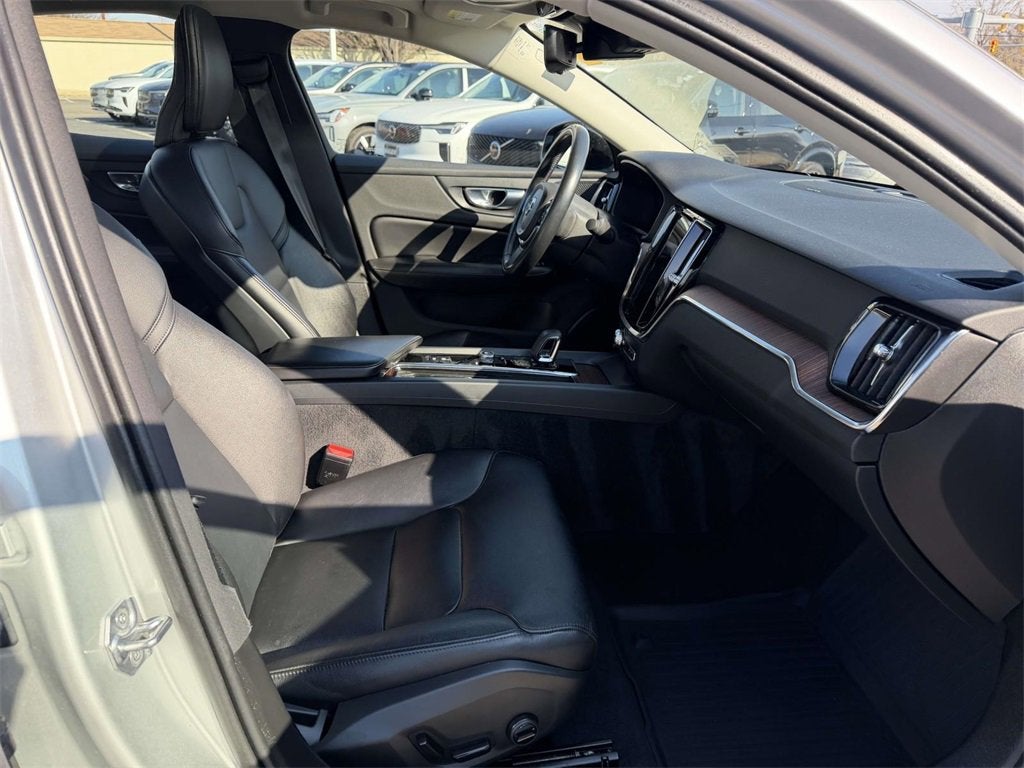 2022 Volvo S60 B5 Momentum