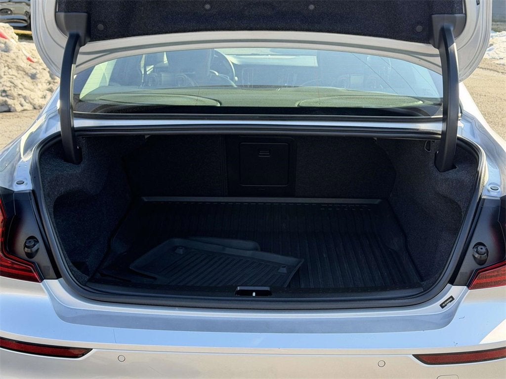 2022 Volvo S60 B5 Momentum