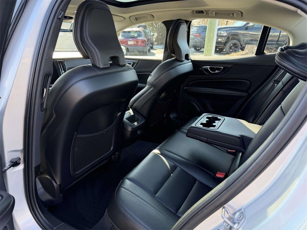 2022 Volvo S60 B5 Momentum