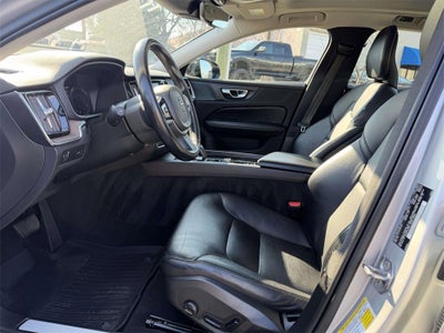 2022 Volvo S60 B5 Momentum