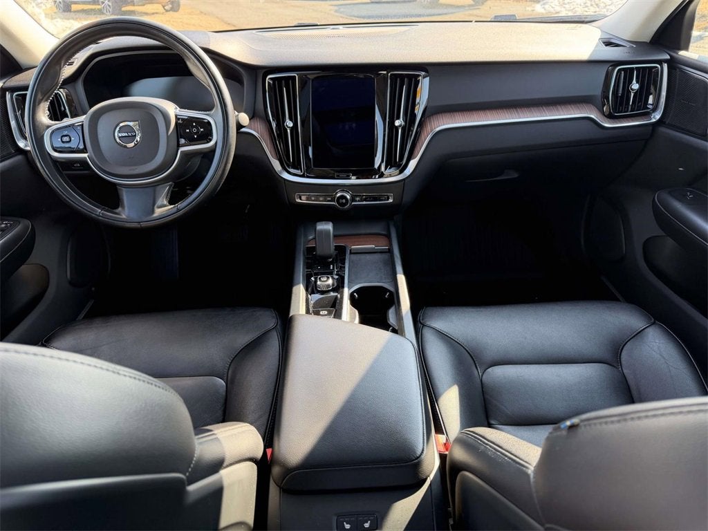 2022 Volvo S60 B5 Momentum