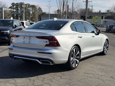 2022 Volvo S60 B5 Momentum