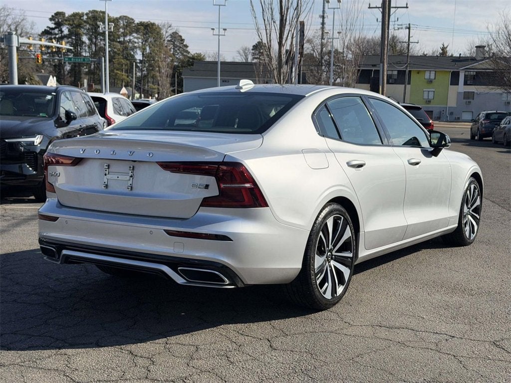 2022 Volvo S60 B5 Momentum