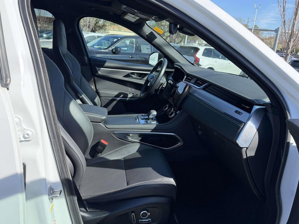 2023 Jaguar F-PACE P400 R-Dynamic S