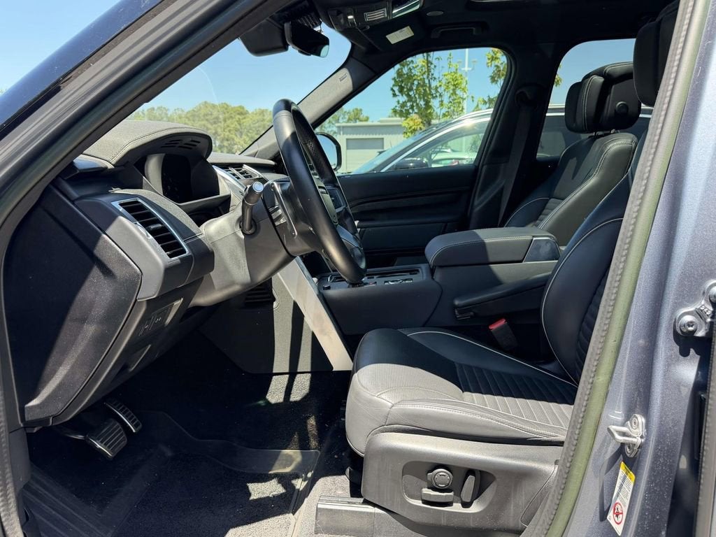 2023 Land Rover Discovery Metropolitan Edition