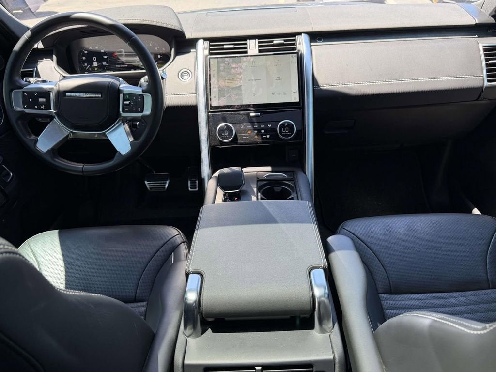 2023 Land Rover Discovery Metropolitan Edition