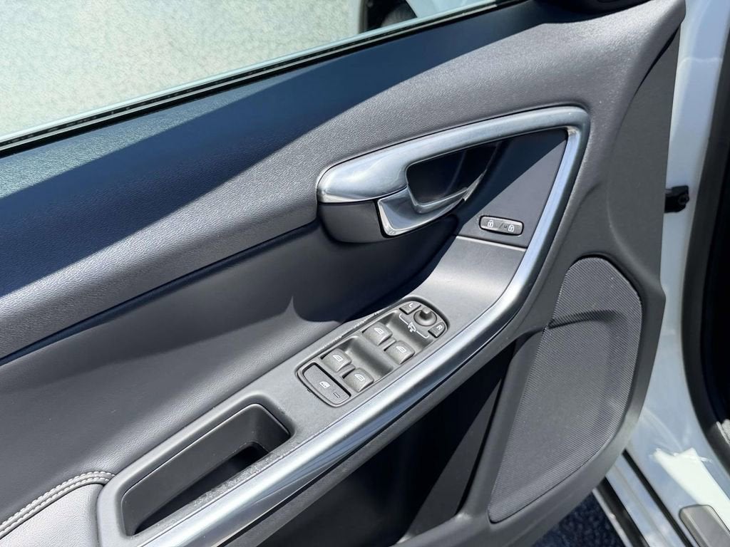 2016 Volvo S60 T6 R-Design Platinum