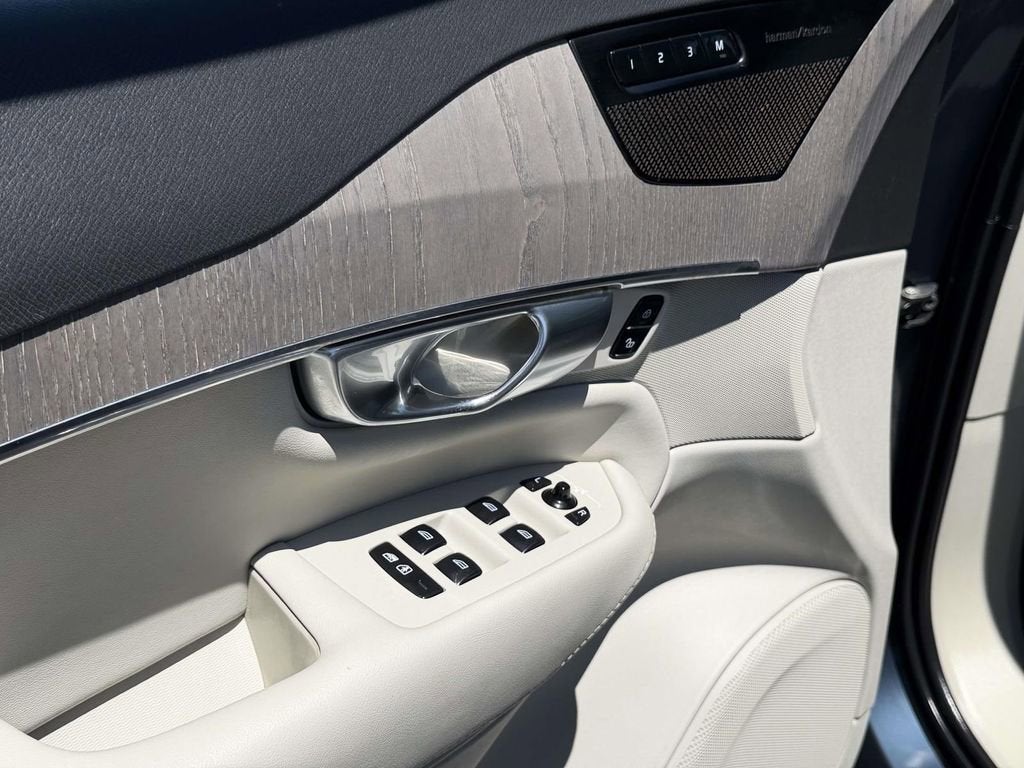 2023 Volvo XC90 B6 Plus 7-Seater