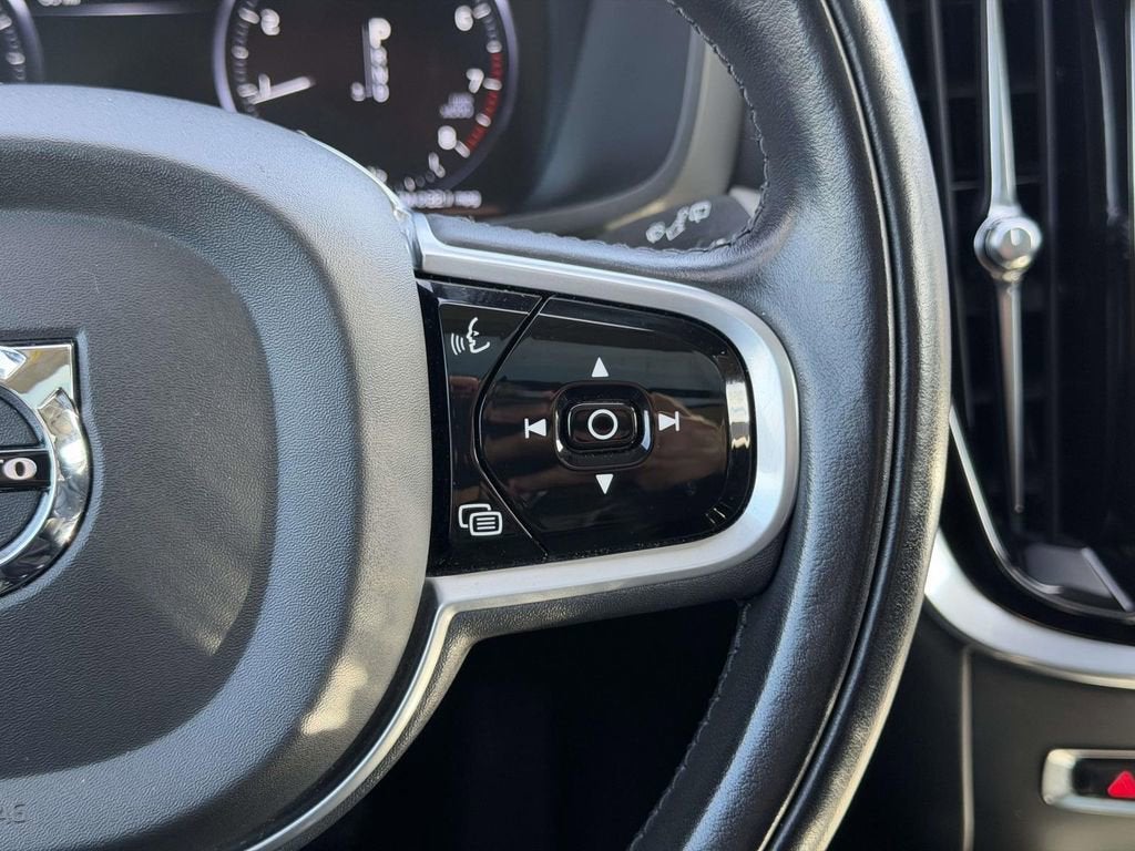 2022 Volvo V60 Cross Country T5