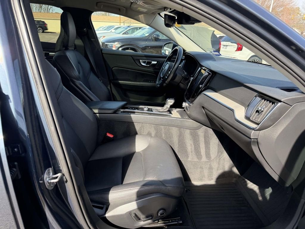 2022 Volvo V60 Cross Country T5