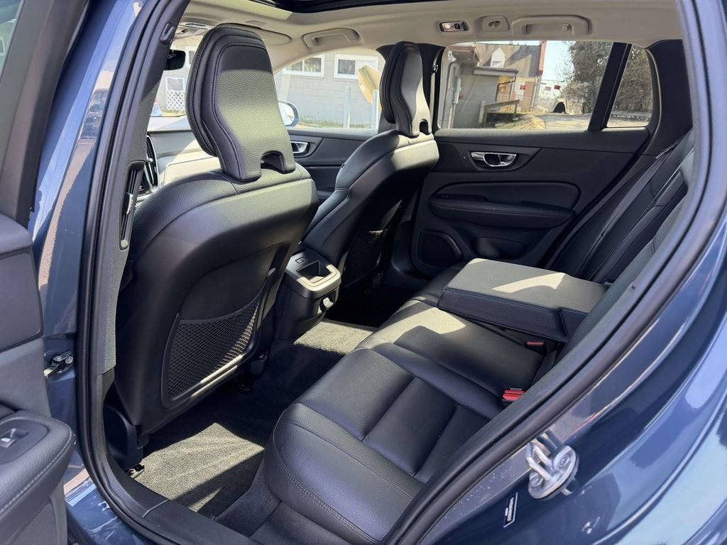 2022 Volvo V60 Cross Country T5