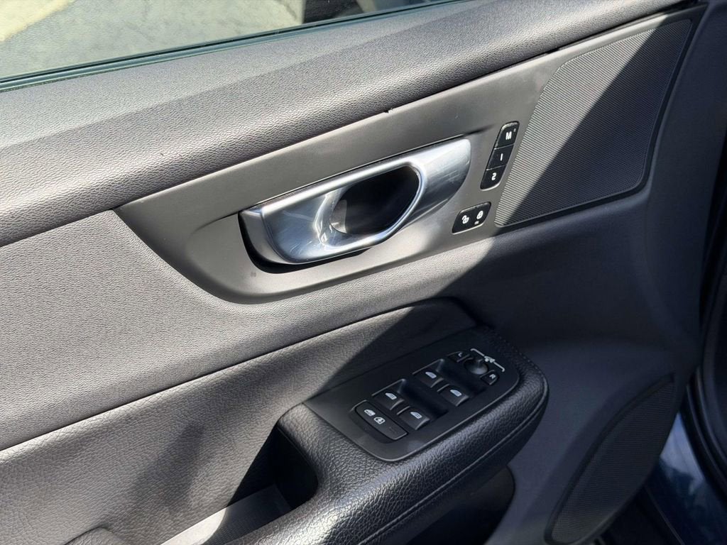 2022 Volvo V60 Cross Country T5