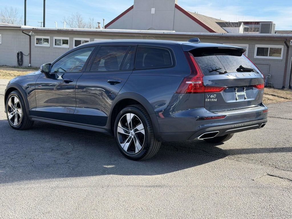 2022 Volvo V60 Cross Country T5