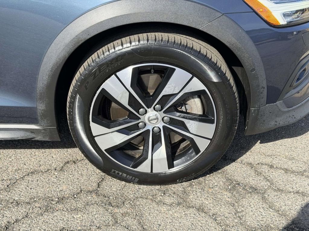 2022 Volvo V60 Cross Country T5
