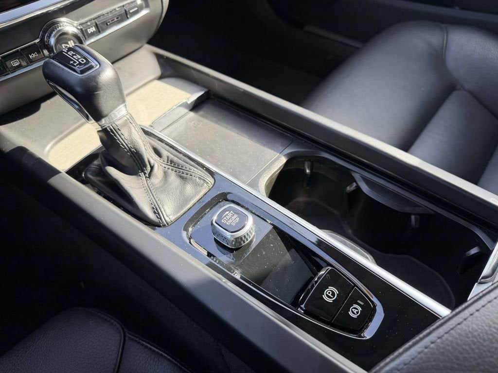 2022 Volvo V60 Cross Country T5