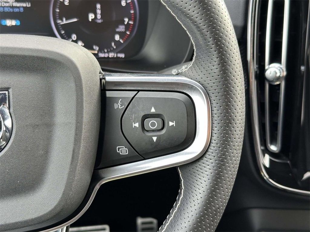 2021 Volvo XC40 R-Design