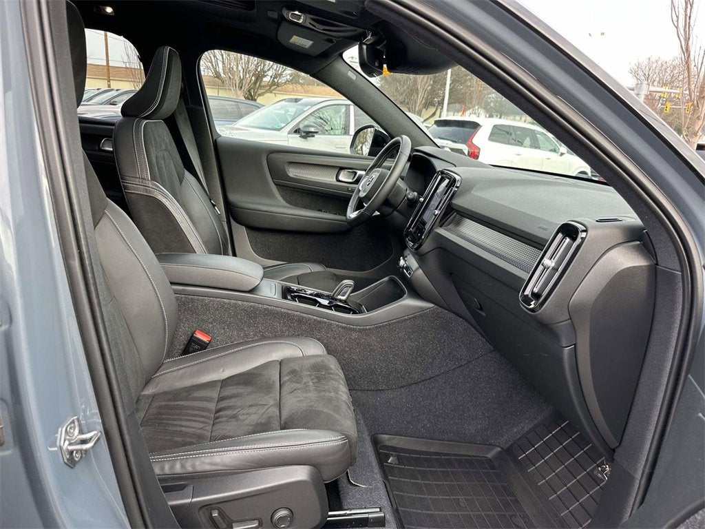 2021 Volvo XC40 R-Design