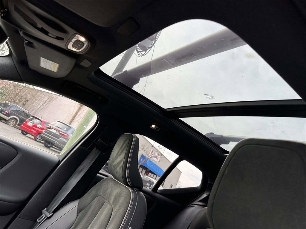 2021 Volvo XC40 R-Design