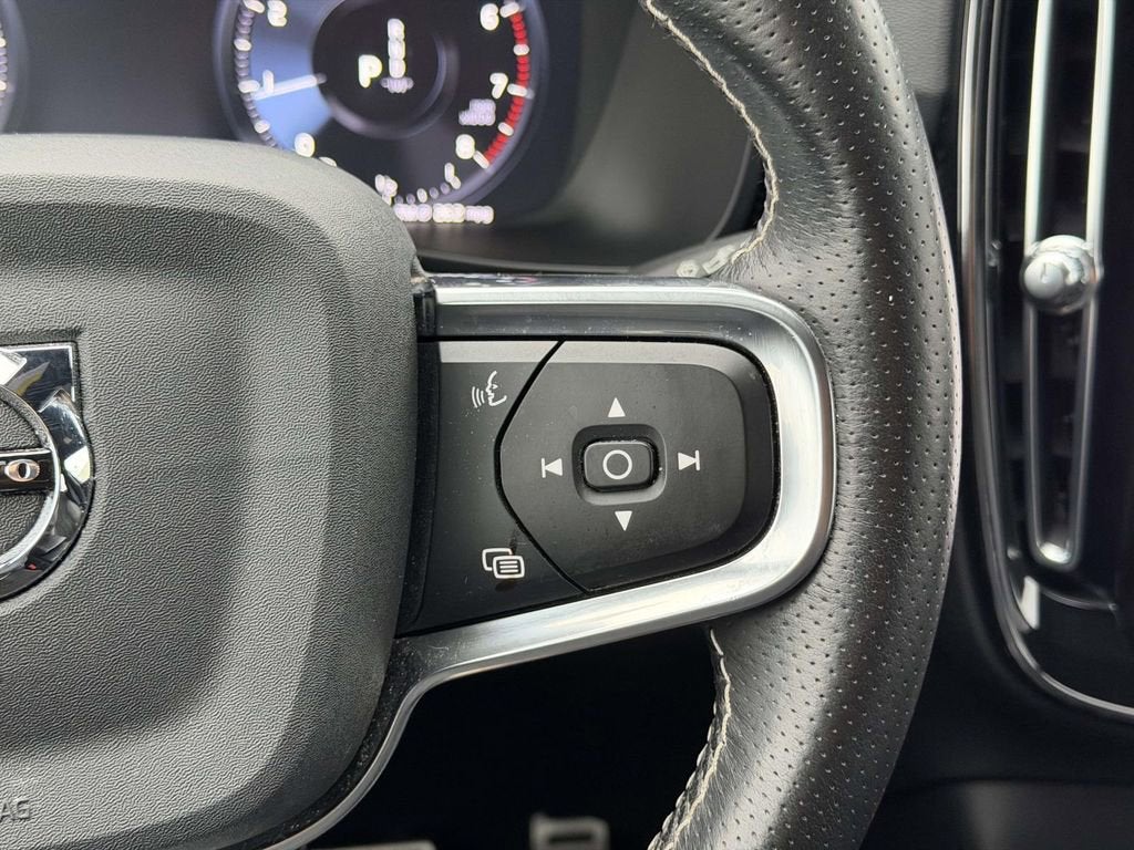 2021 Volvo XC40 R-Design