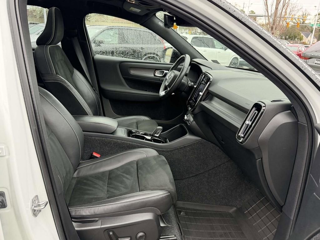 2021 Volvo XC40 R-Design