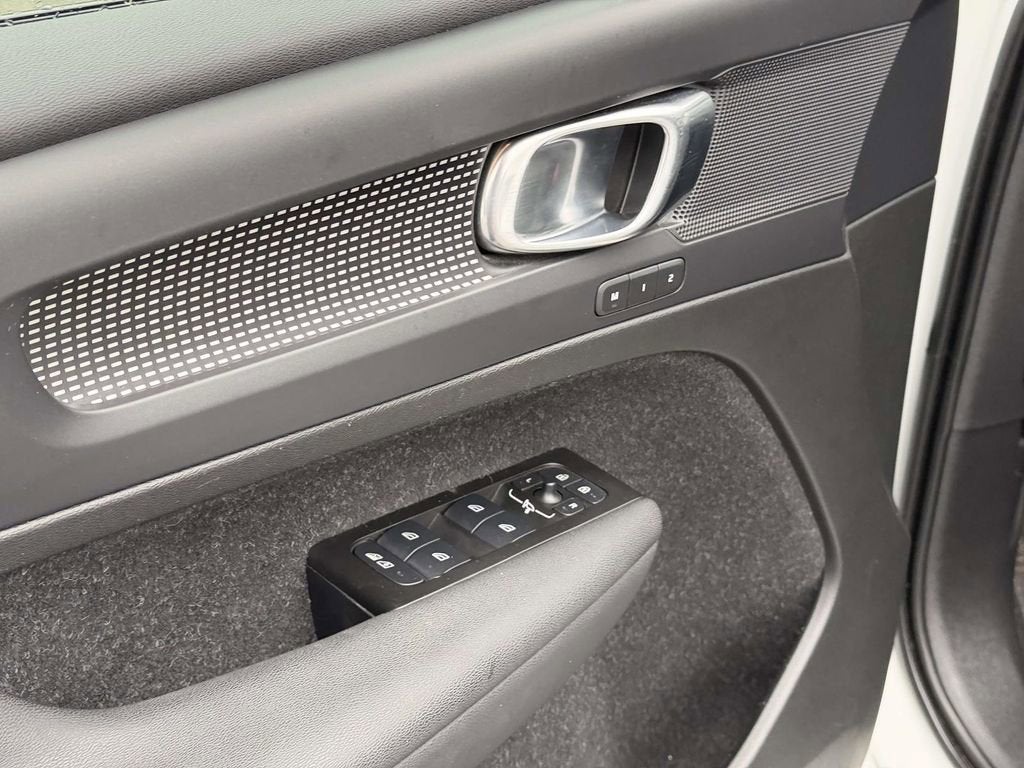 2021 Volvo XC40 R-Design