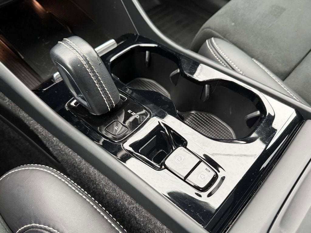 2021 Volvo XC40 R-Design