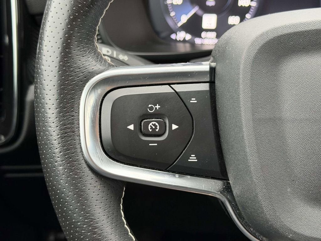 2021 Volvo XC40 R-Design