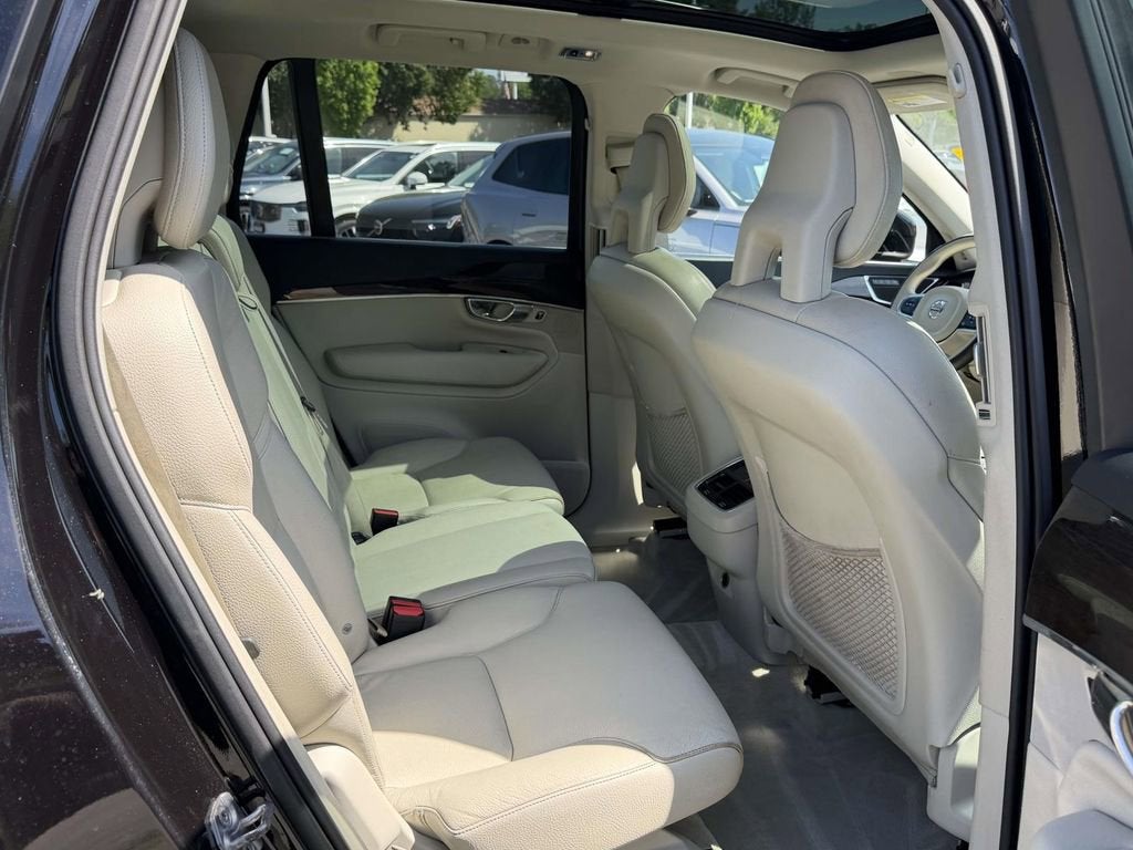 2016 Volvo XC90 T6 Momentum