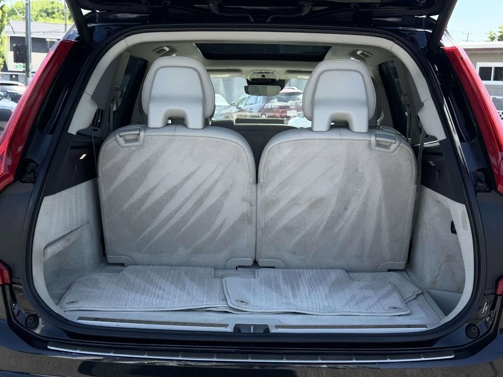2016 Volvo XC90 T6 Momentum